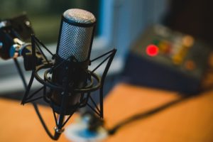 Die lehrreichsten Podcasts für Journalist:innen